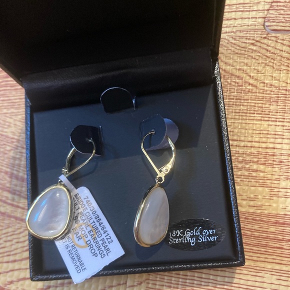 NWT, Macy’s, Mother of Pearl Abstract Earring in 18k Gold Over Sterling Silver - Picture 5 of 9